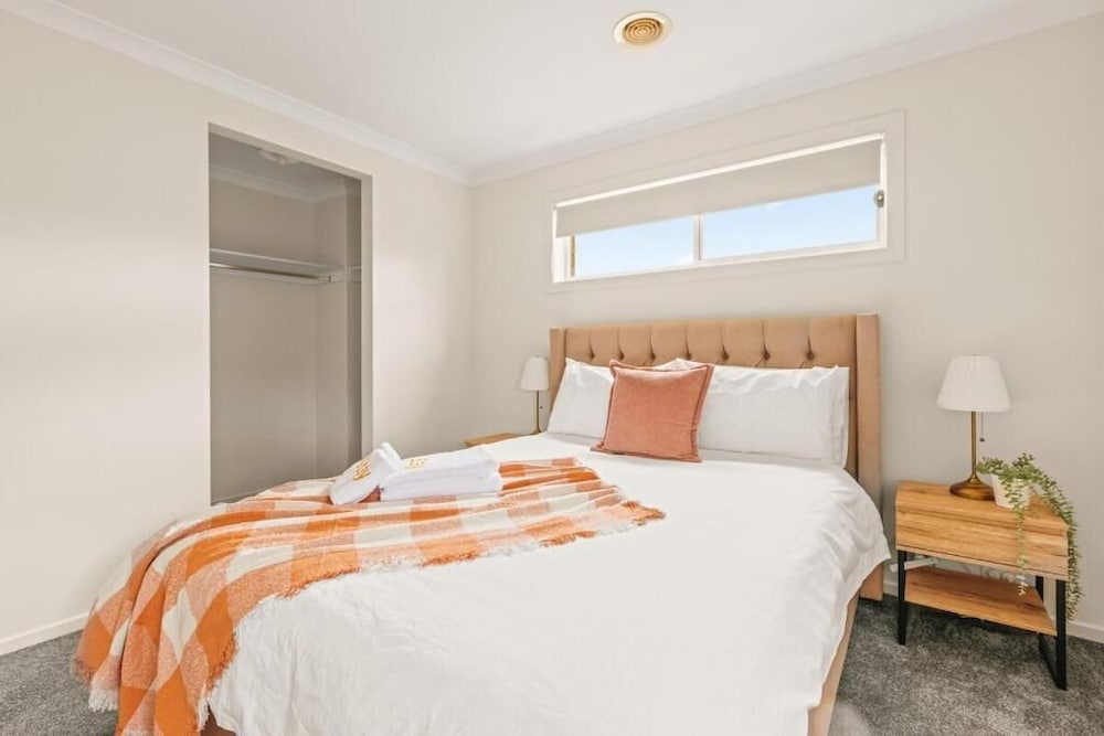 Stayau Modern Sanctuary Mins Ct Airport — Point Cook