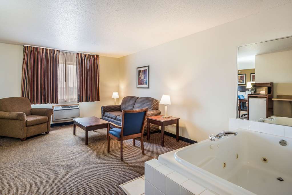 Quality Inn & Suites Eldridge Davenport North - photo 25