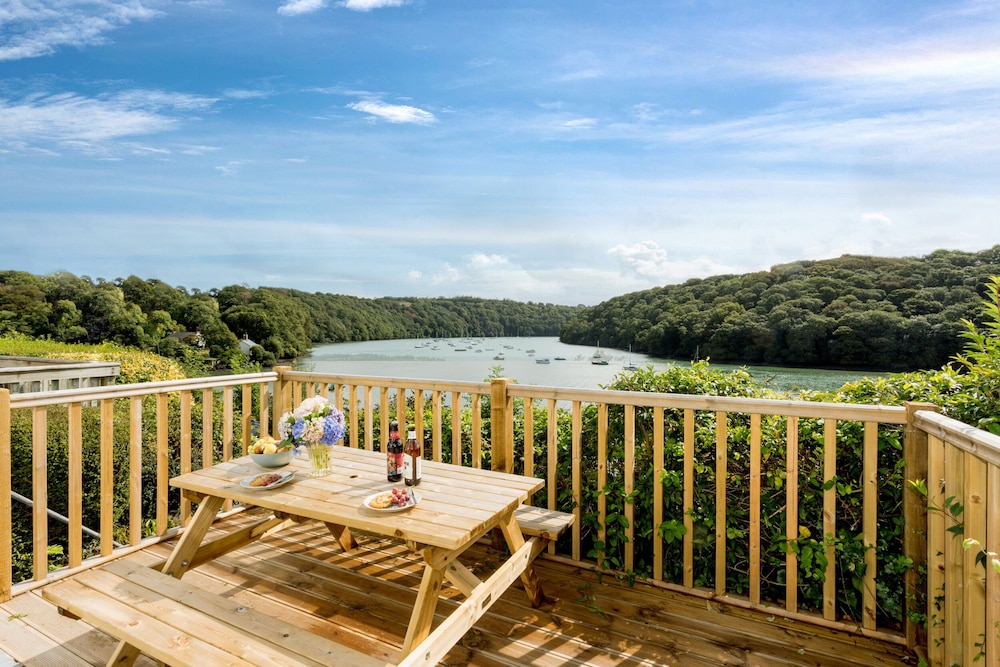 Fal River Cottage — 5-Star Luxury Hotel in Truro, United Kingdom