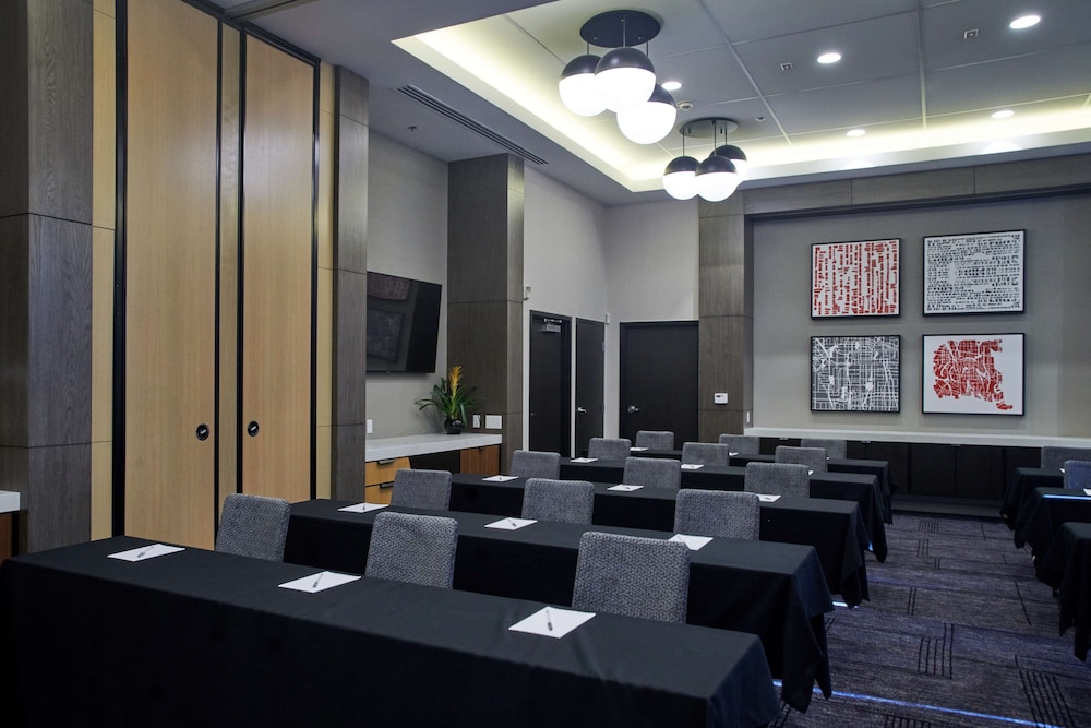 Hampton Inn & Suites Los Angeles Sherman Oaks - photo 54