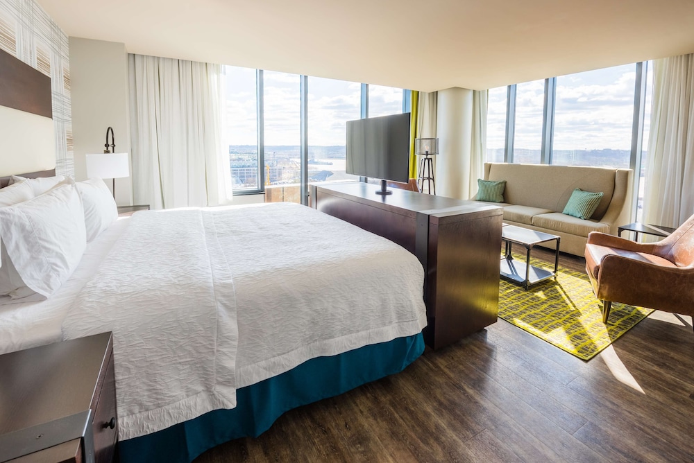 Hampton Inn & Suites Washington DC Navy Yard - photo 11