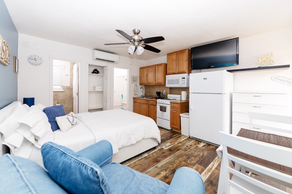 Tropic Isle Boutique Hotel - photo 12