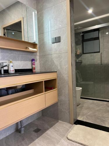 Dpfa's Elegant Fully Furnished One Bedroom Apartment