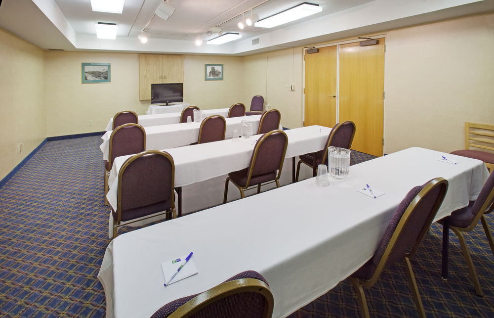 Holiday Inn Express At Drake University - photo 12