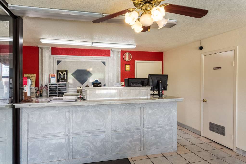 Econo Lodge & Suites Brinkley - photo 6