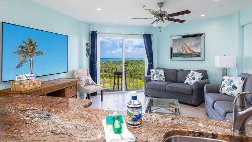 Sunrise Sanctuary Top Floor Ocean Pointe 2415 — 4-Star Luxury Hotel in Key Largo, United States