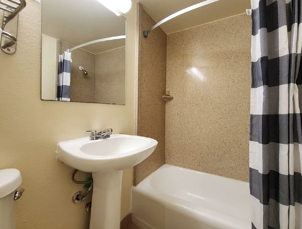 Welcome Inn And Suites - photo 23