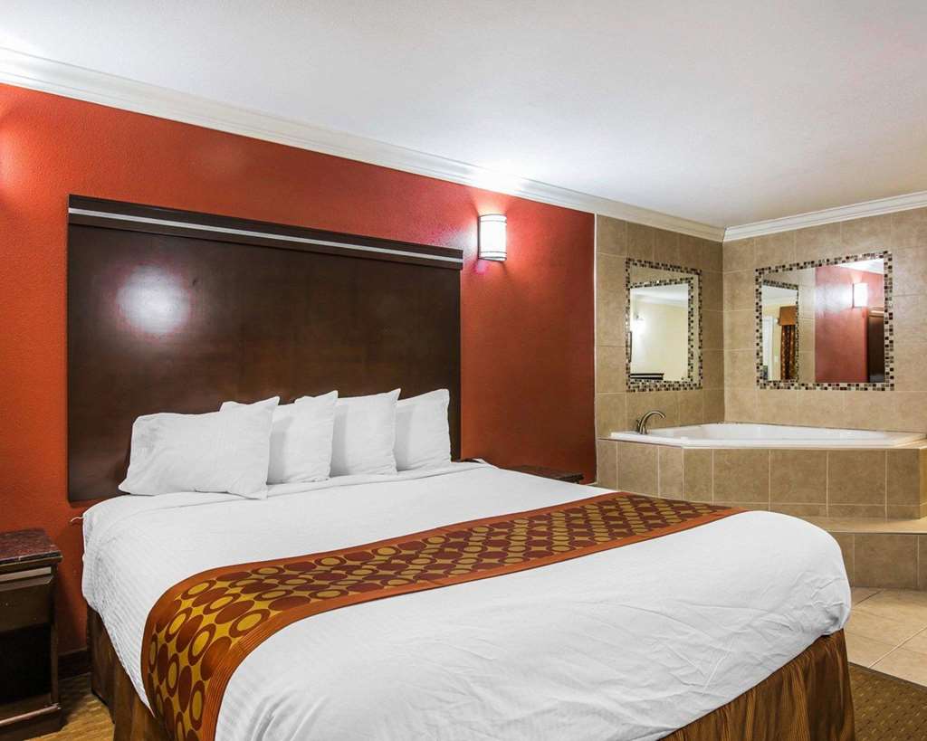 Rodeway Inn & Suites Corona - photo 18