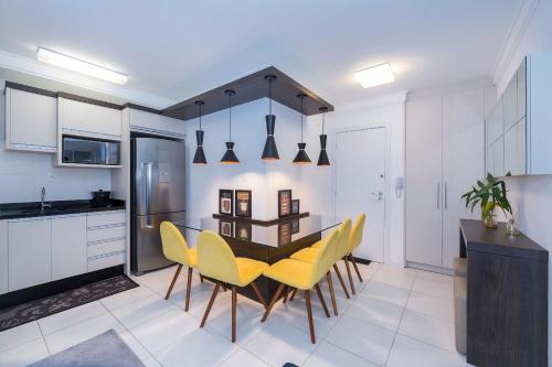 539 Apartamento 2 dormitórios na praia de Bombas