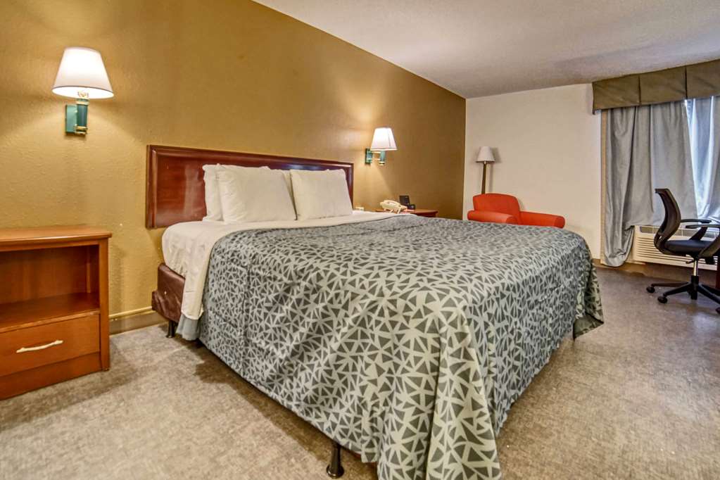 Econo Lodge Raleigh near Walnut Creek Amphitheatre - photo 27