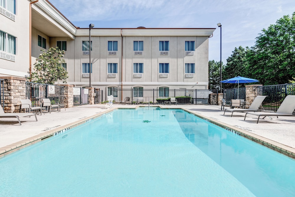Holiday Inn Express & Suites Marshall by IHG - photo 22