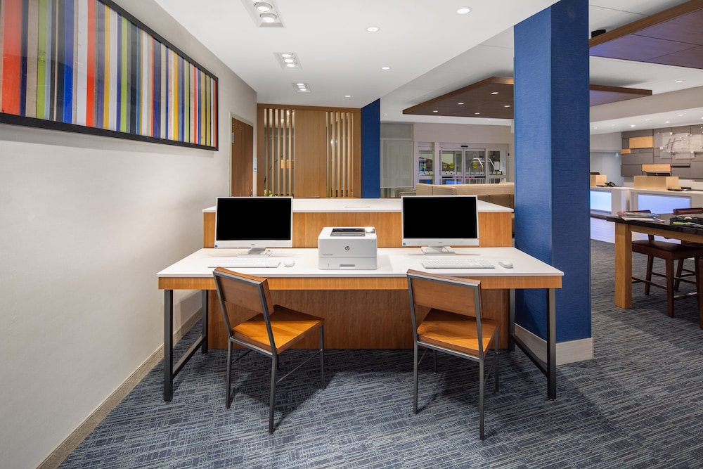 Holiday Inn Express & Suites Chico by IHG - photo 23