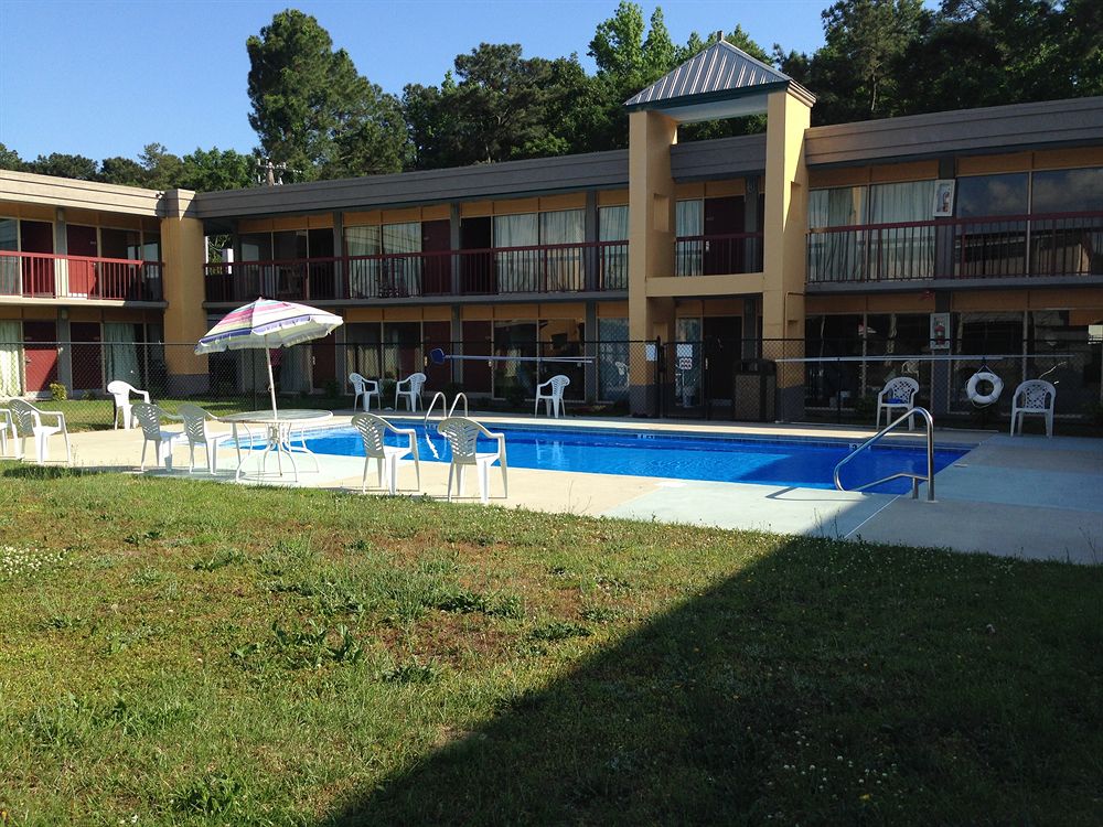 Country Hearth Inn & Suites Hotels - photo 11