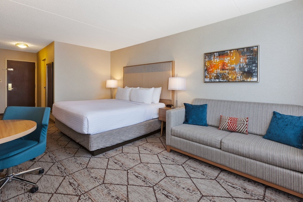 Crowne Plaza Columbus North Worthington by IHG - photo 13