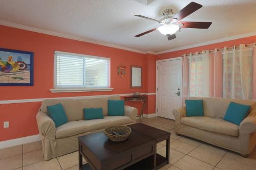 100 Las Brisas - last minute hotel in Saint Pete Beach
