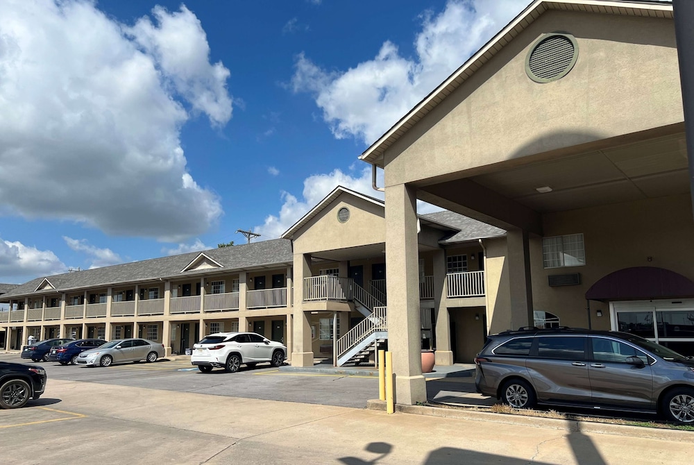 Days Inn by Wyndham Wagoner - photo 40