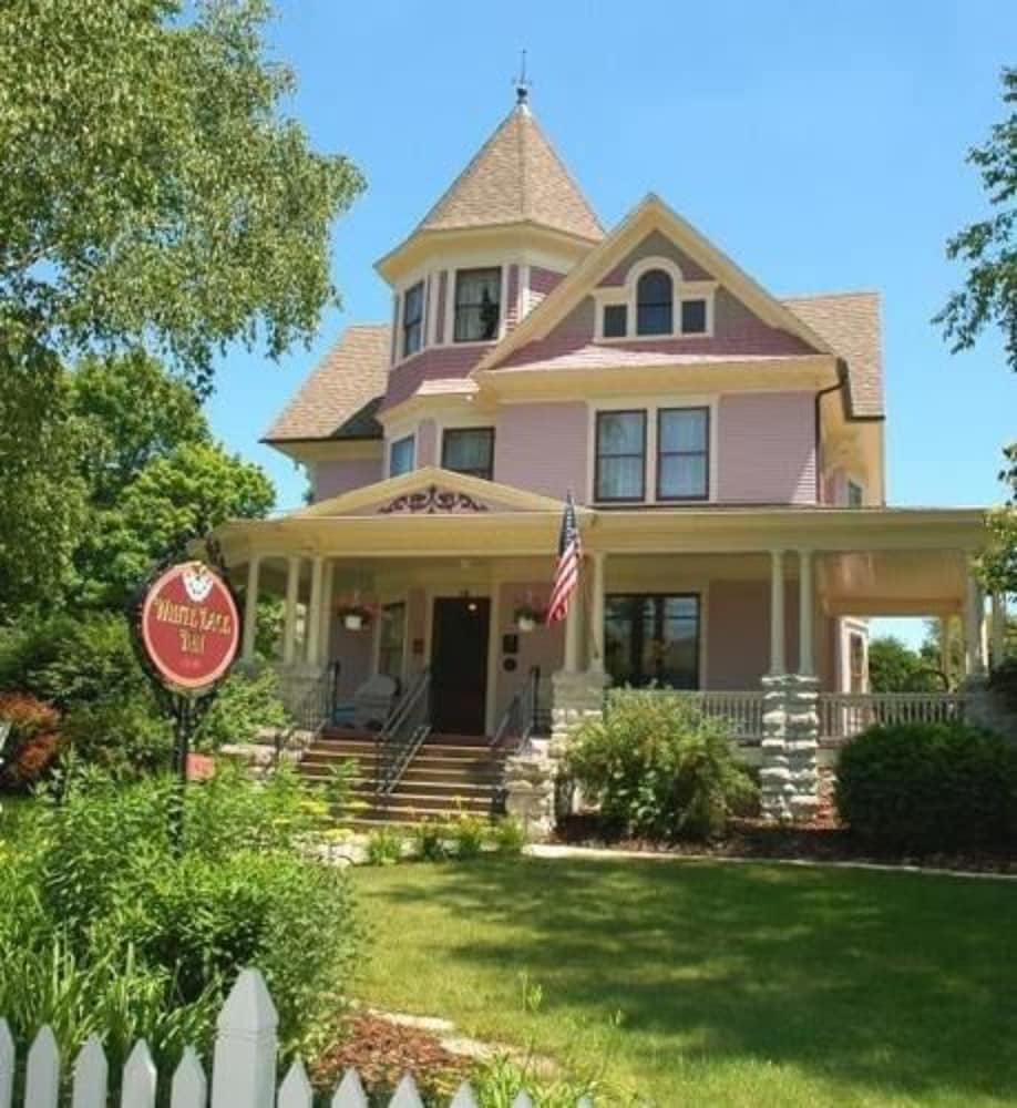 White Lace Inn — Sturgeon Bay