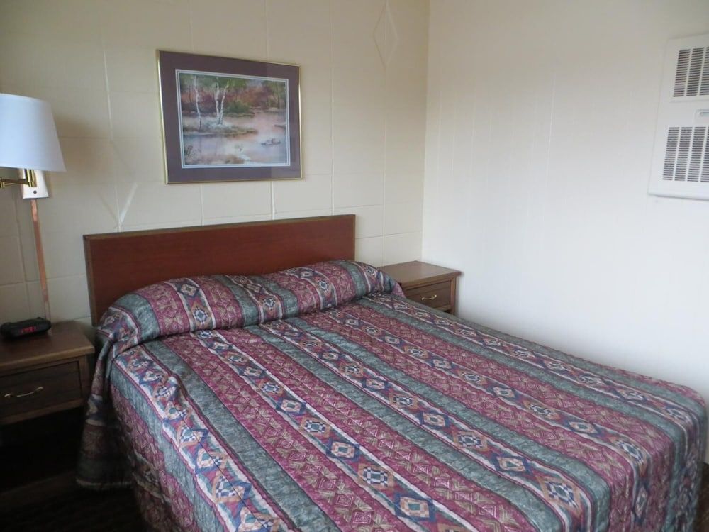 Deluxe Inn - photo 7