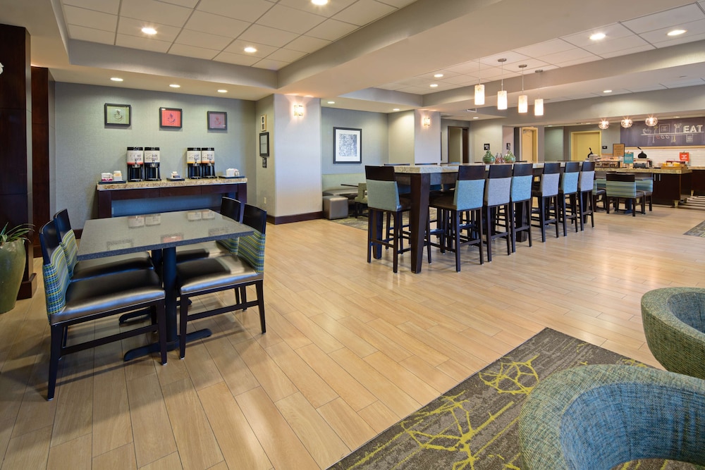 Hampton Inn Visalia - photo 22