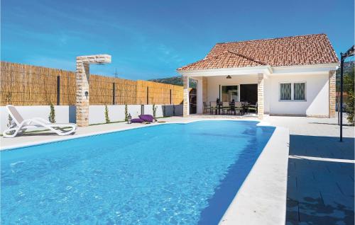 Three Bedroom Holiday Home In Sibenik — 5-Star Luxury Hotel in Sibenik, Croatia