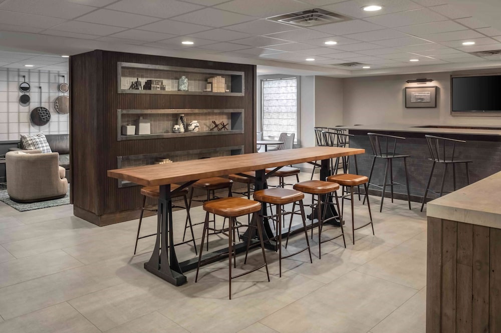 Holiday Inn Express South Burlington Downtown - photo 25