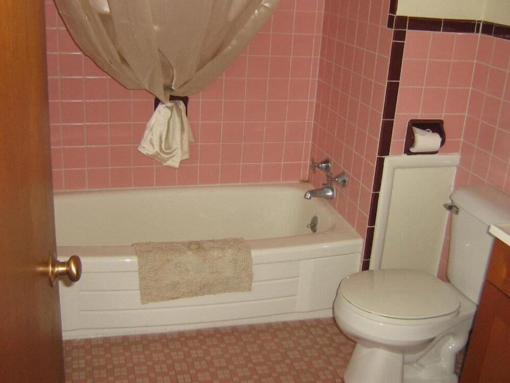 Chapel Hill Motel - photo 19