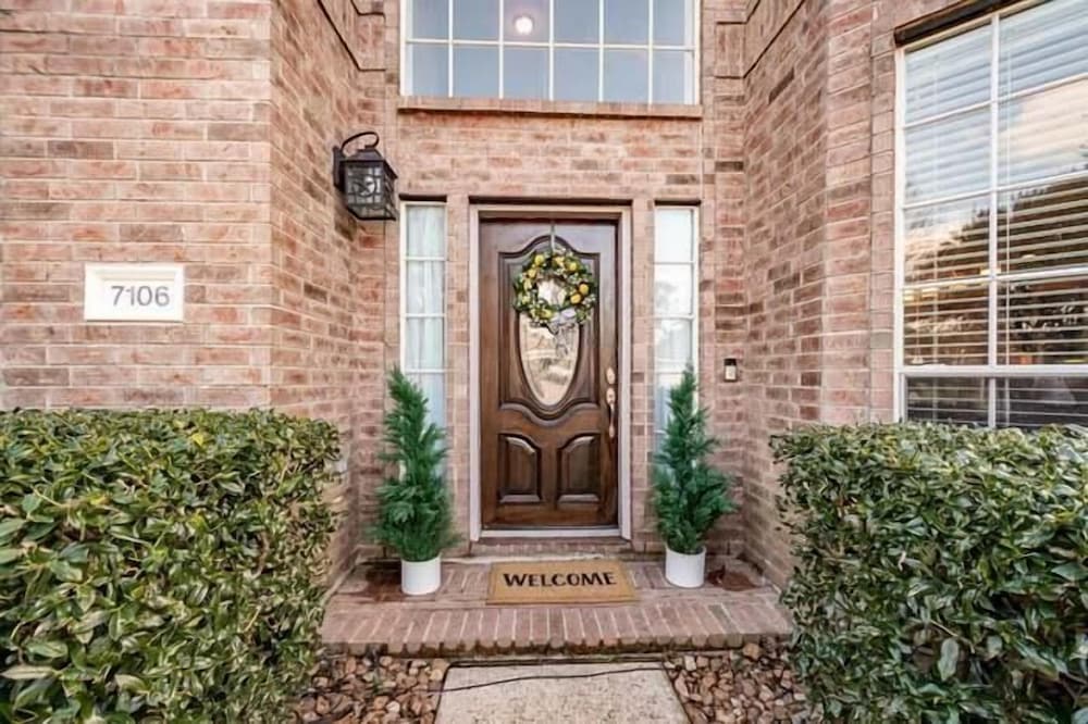 Wiley House Bed and Breakfast — 4-Star Luxury Hotel in Humble, United States