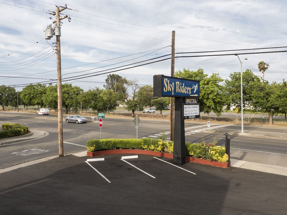 Sky Riders Motel - photo 21