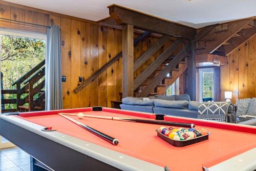 Sierra Vista Lookout Lodge for 8 people with Hot tub deck and trail to waterfalls — 4-Star Luxury Hotel in North Fork, United States