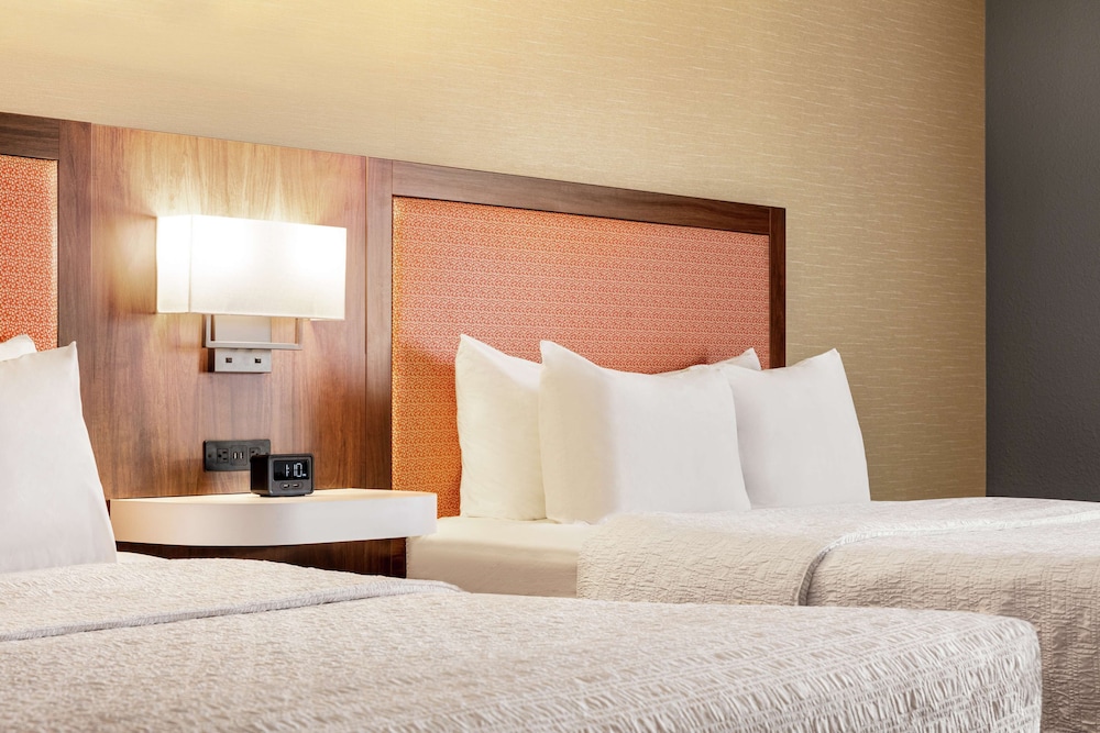 Hampton Inn & Suites Valparaiso - photo 13