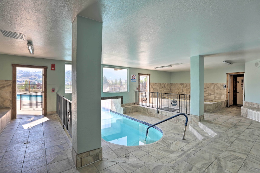 The Inn at Silver Creek Resort Retreat with Balcony - photo 14