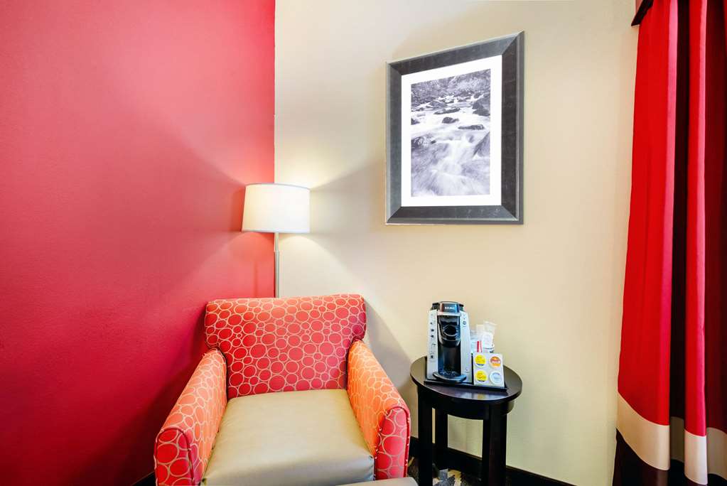 La Quinta Inn & Suites by Wyndham Elkview Charleston NE - photo 15