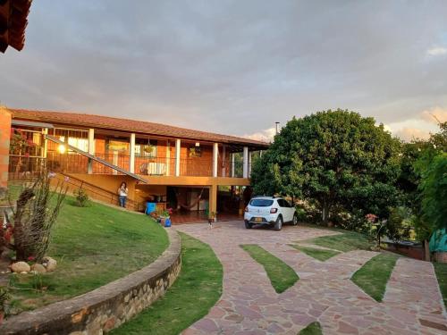 Hermosa Parcela Acapulco in Giron, Colombia