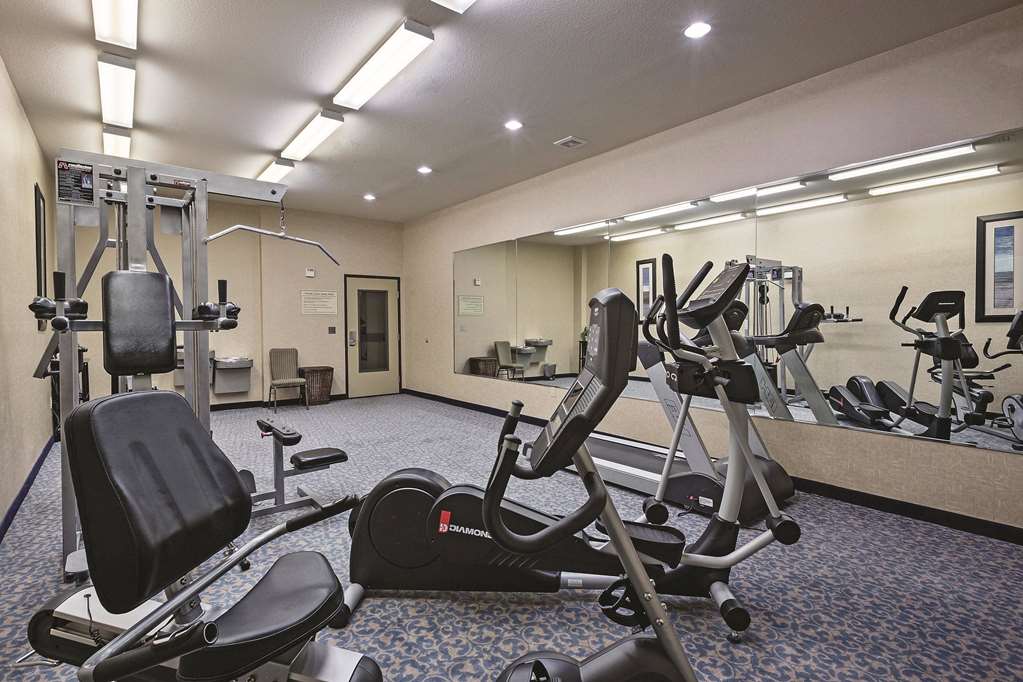 La Quinta Inn & Suites by Wyndham DFW Airport West Euless - photo 16