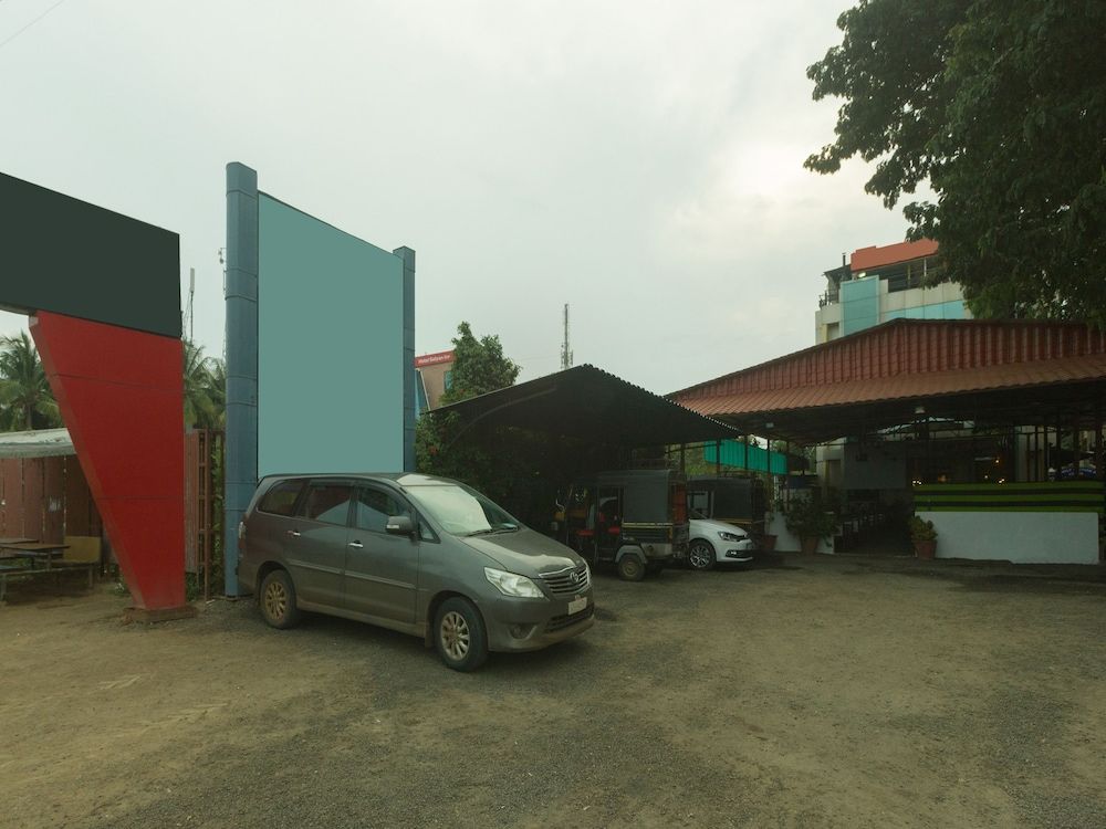 OYO 18893 Hotel Shweta in Shirdi, India