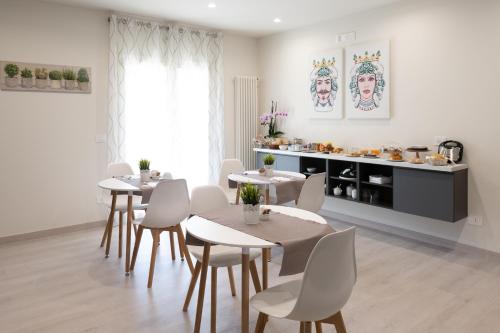 B And B Bdieci 22077470 — Valguarnera Caropepe