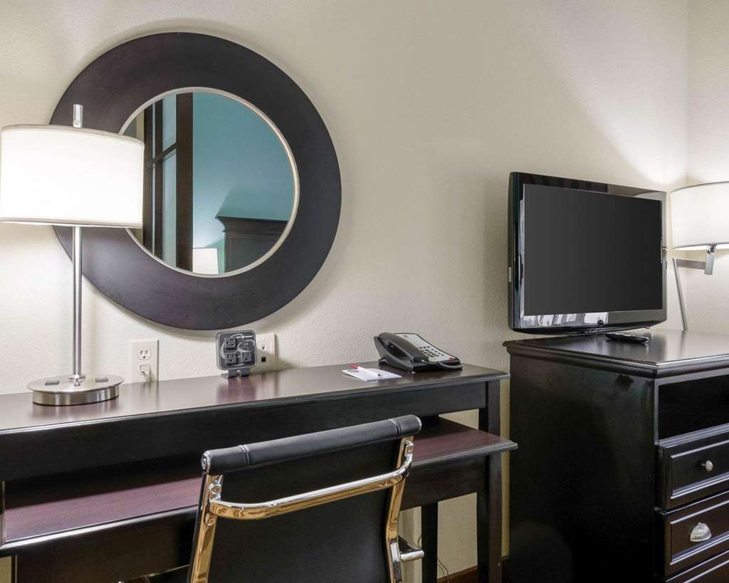 Comfort Suites Topeka Northwest - photo 13