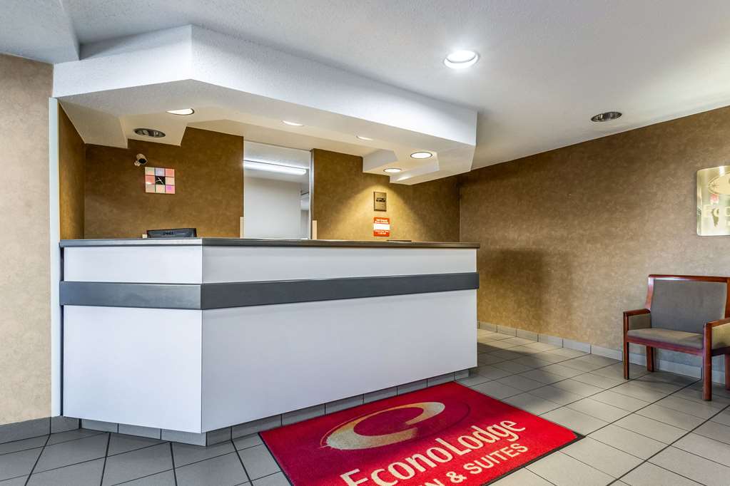 Econo Lodge Inn & Suites Evansville East - photo 6