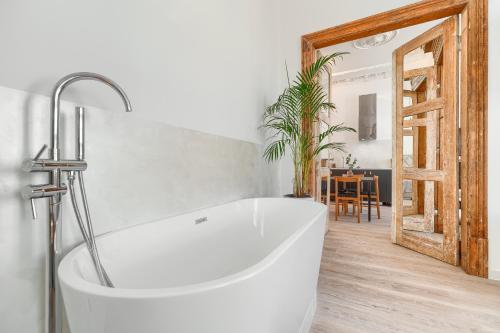 Kamienica Centrum Apartament nr 14 — 4-Star Luxury Hotel in Szczecin, Poland