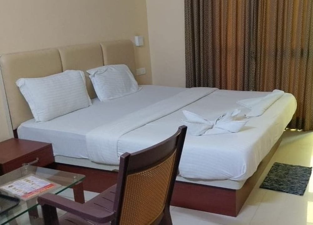 Goroomgo Golden Wave Puri - carbon neutral hotel in Puri