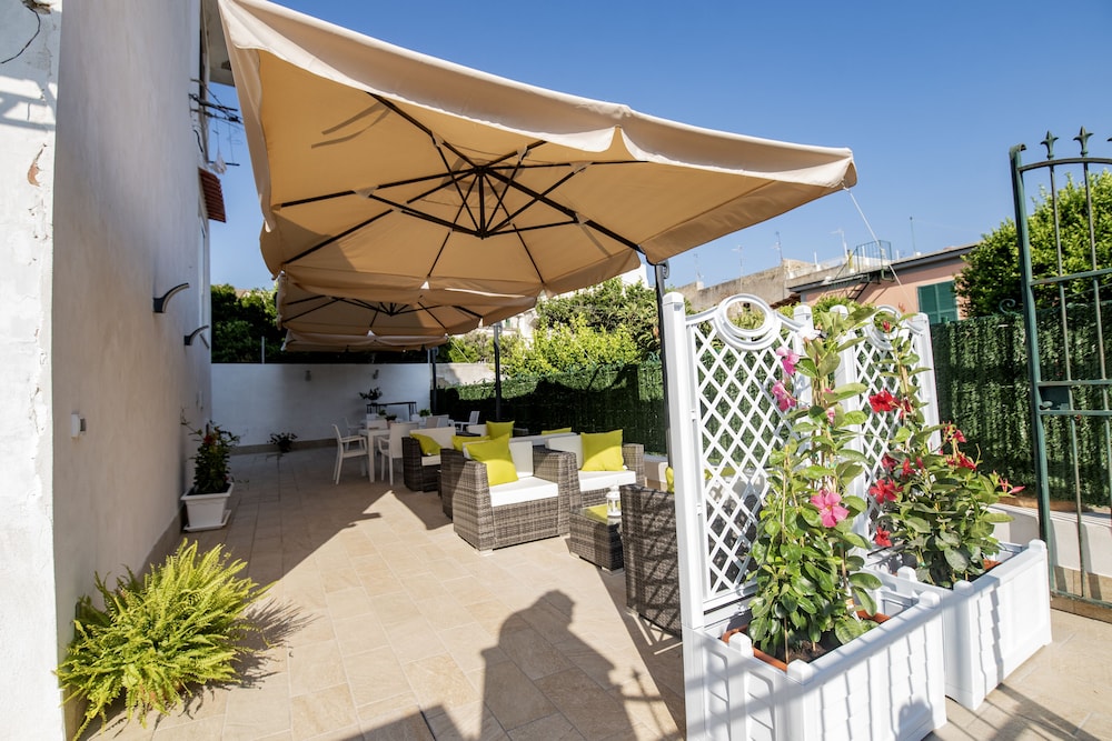 La Dolce Vita Rooms — 4-Star Luxury Hotel in Procida, Italy