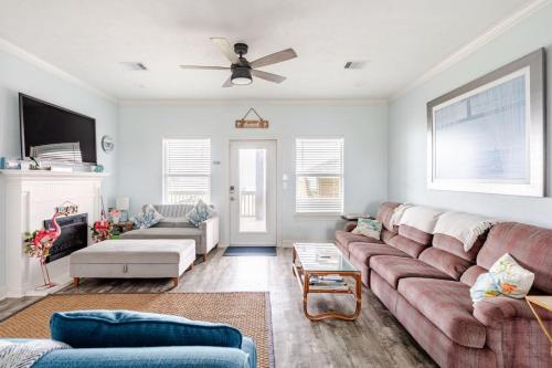 Gulf View 3BR 2BA Steps to Beach 2 King Beds in Bolivar Peninsula, United States