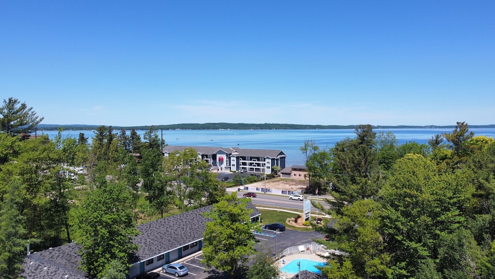 Traverse Bay Inn - photo 36