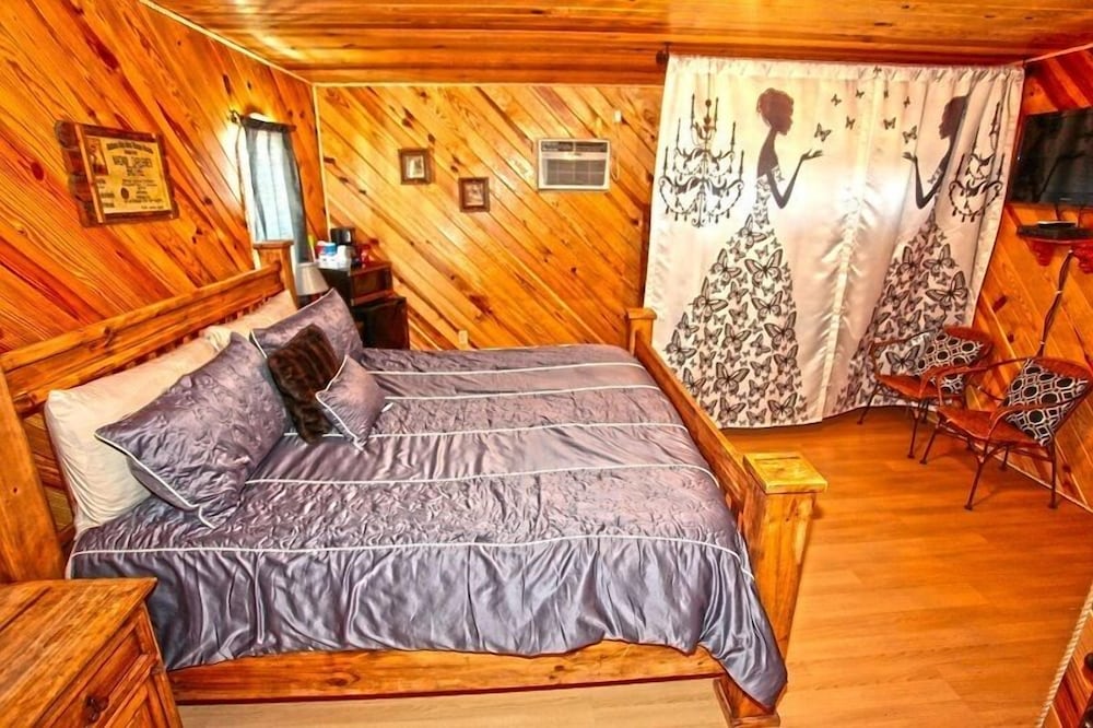 Diamonds Old West in Murfreesboro, United States