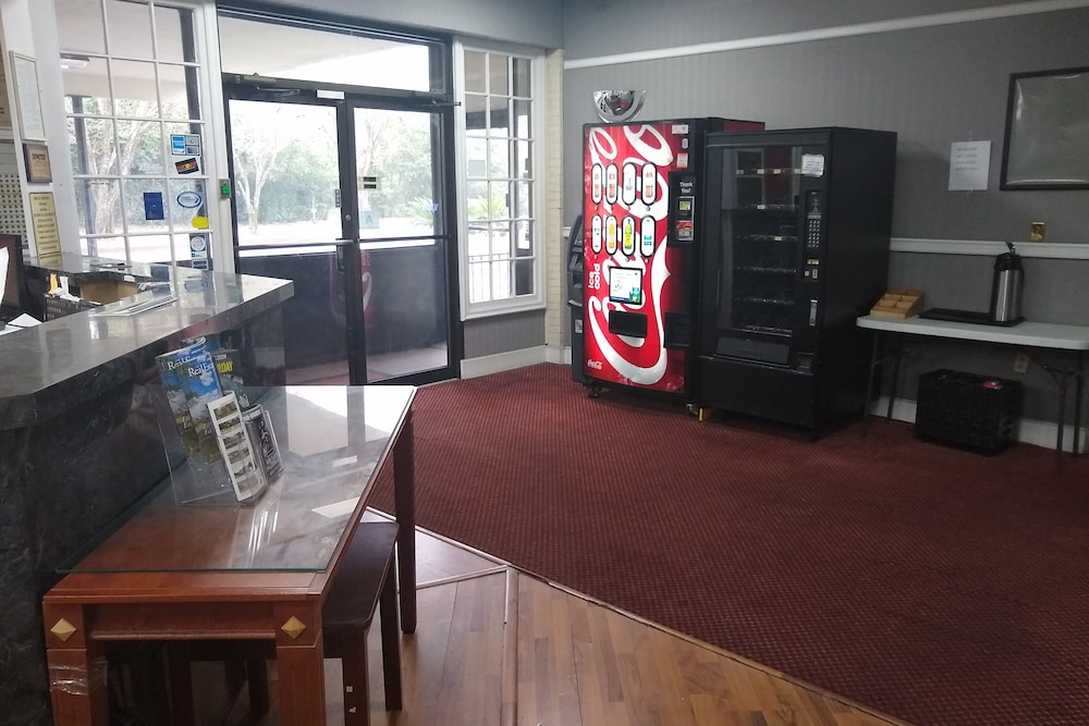 OYO Hotel Sumter SC Downtown - photo 12