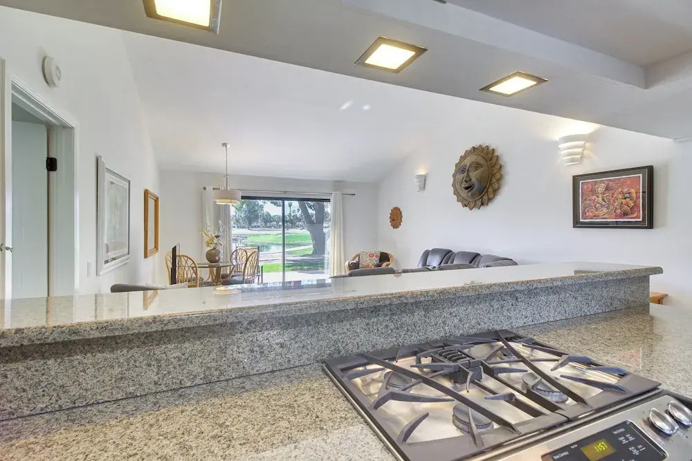 Pet friendly Palm Desert Gem on Golf Course - photo 6