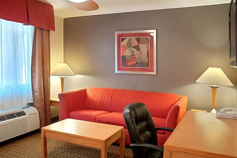 Tempe Phoenix Airport InnSuites at the Mall Hotel - photo 24