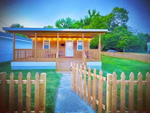 Cottage in Heart of Colonial Beach 7 Mins Walk to the Beach — 4-Star Luxury Hotel in Colonial Beach, United States