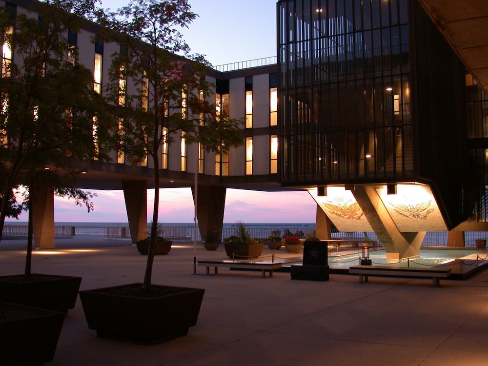 Crowne Plaza Milwaukee Airport by IHG - photo 81