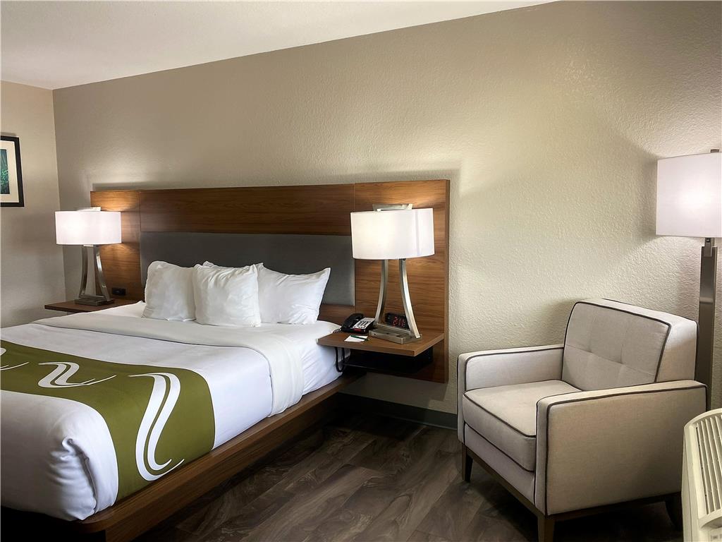 Quality Inn & Suites Near White Sands National Monument - photo 9